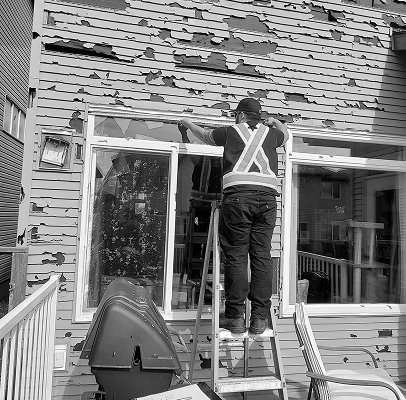 Professional glazier at work